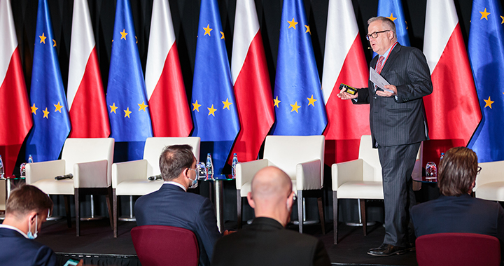 Andrew Harding, FCMA, CGMA, speaks at the Association of Business Service Leaders FDI forum “Crisis Boosting Investments” in September in Warsaw.