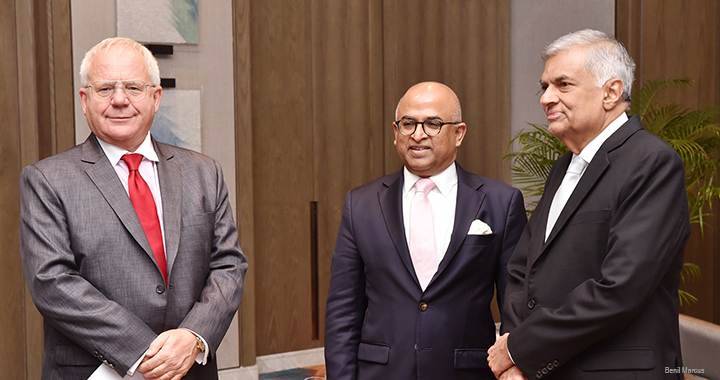Meeting Sri Lankan Prime Minister Ranil Wickremesinghe (far right) and International Chamber of Commerce India president Jawahar Vadivelu (middle).